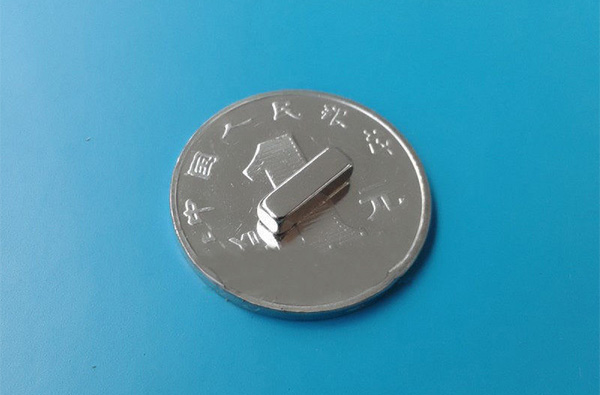 MiNi Neodymium Bar Magnet 8x3x2mm